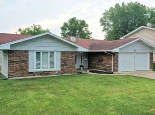 860 Rosedale Ln, Hoffman Estates, IL 60169