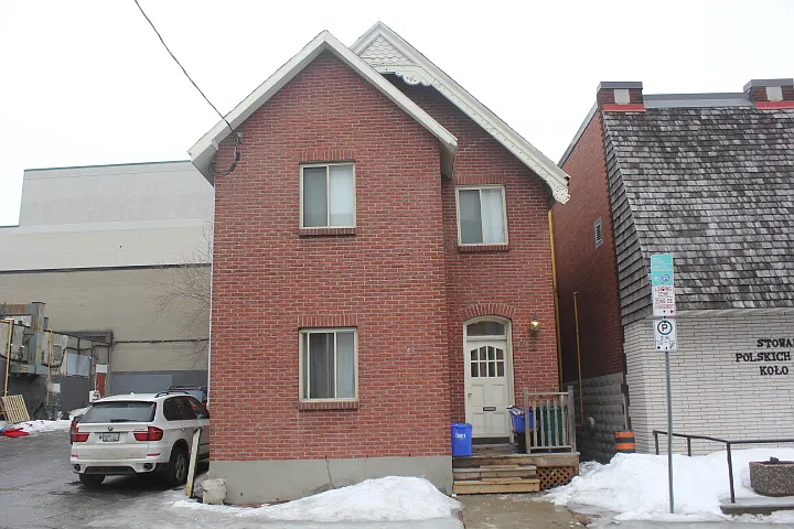 381 Waverley St W #4 — Photo 1