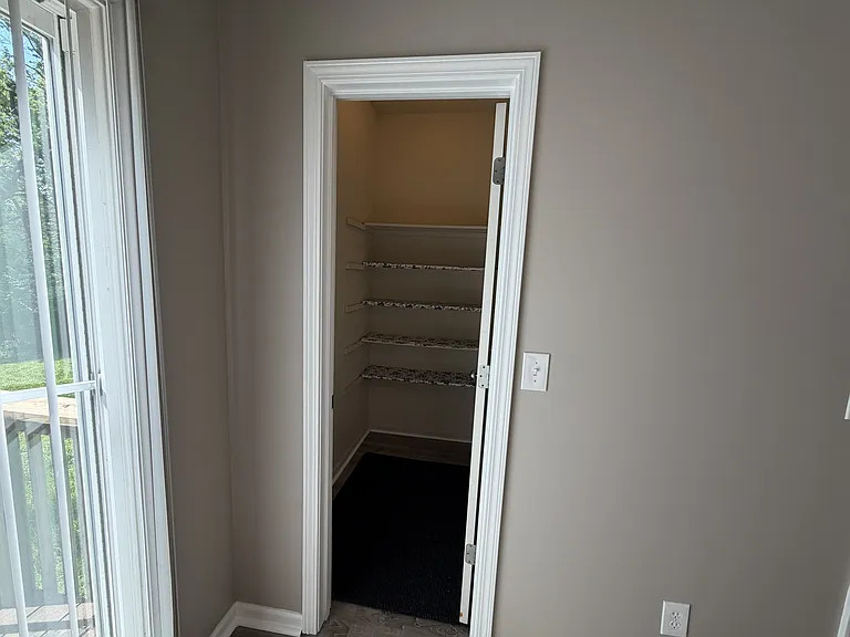 Walk-in Pantry