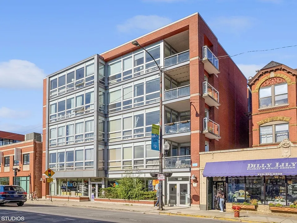 744 W Fullerton Ave #404