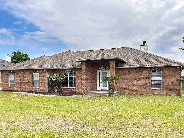 5024 Chandelle Dr — Photo 2