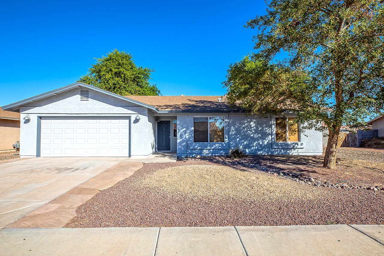 3 Bed 2 Bath Rental in Yuma AZ! — Photo 1