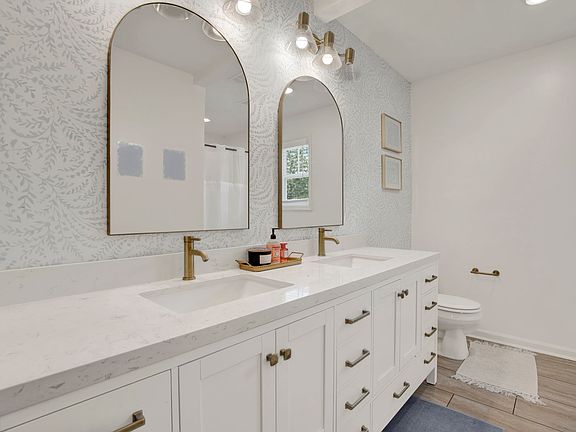 5th image of 172 Laguna Way