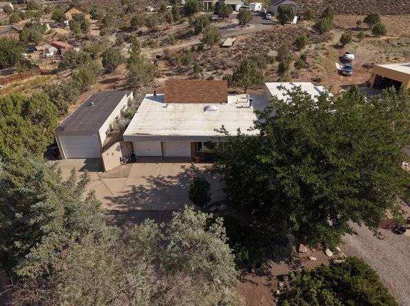 1122 W Diamond Valley Dr, Saint George, UT 84770