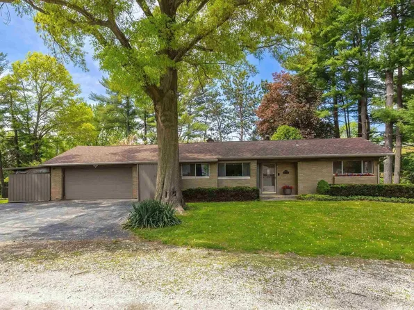 4 Cottonwood Ln, Colona, IL 61241