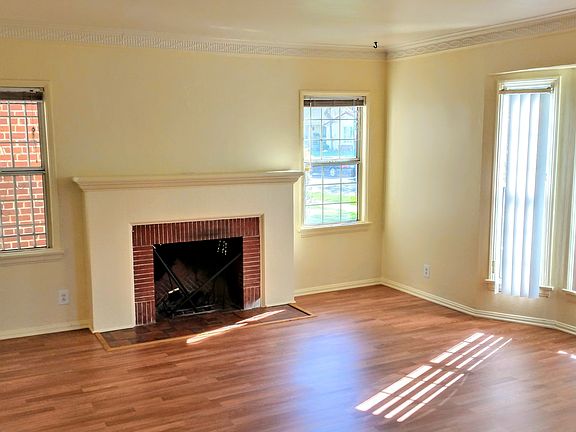 Living Room with fireplace