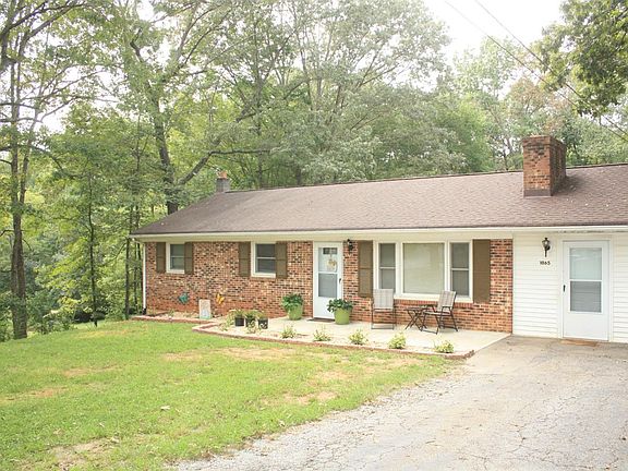 2nd image of 1065 Greenbriar Dr