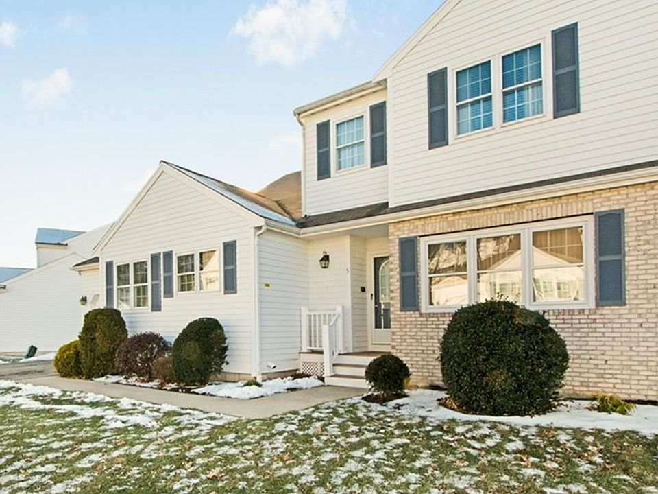 1st image of 5 Crab Apple Ln #5