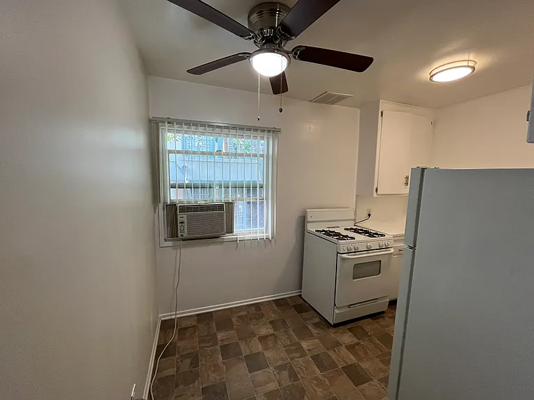 652 Veteran Ave — Photo 125