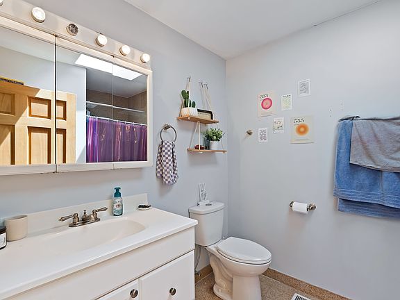 3rd image of 1833 N Wolcott Ave #1A