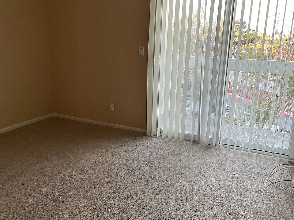 225 S Ventura Rd #100