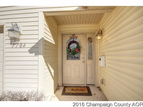 1704 W Green St photo 1