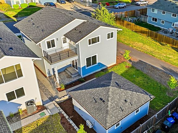 3rd image of 3058 44th Avenue NE