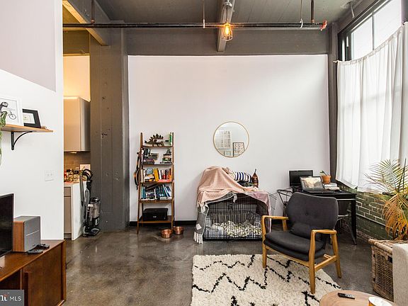 2nd image of 1701 Tulip St Unit 104
