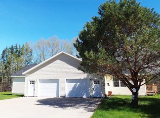 425 Corner Dr, Cheboygan, MI 49721