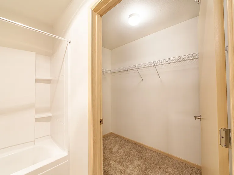 Four Lakes Apartment Homes — Photo 38