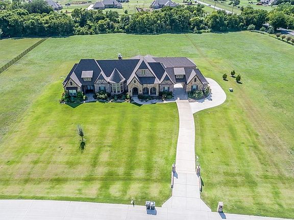 2nd image of 2525 Whispering Acres Ln