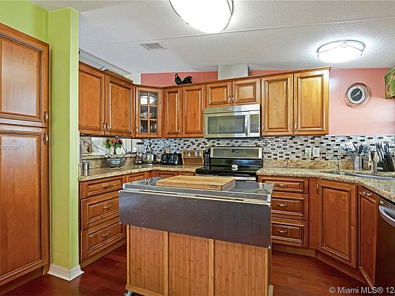 5th image of 418 E Bougainvillea Dr