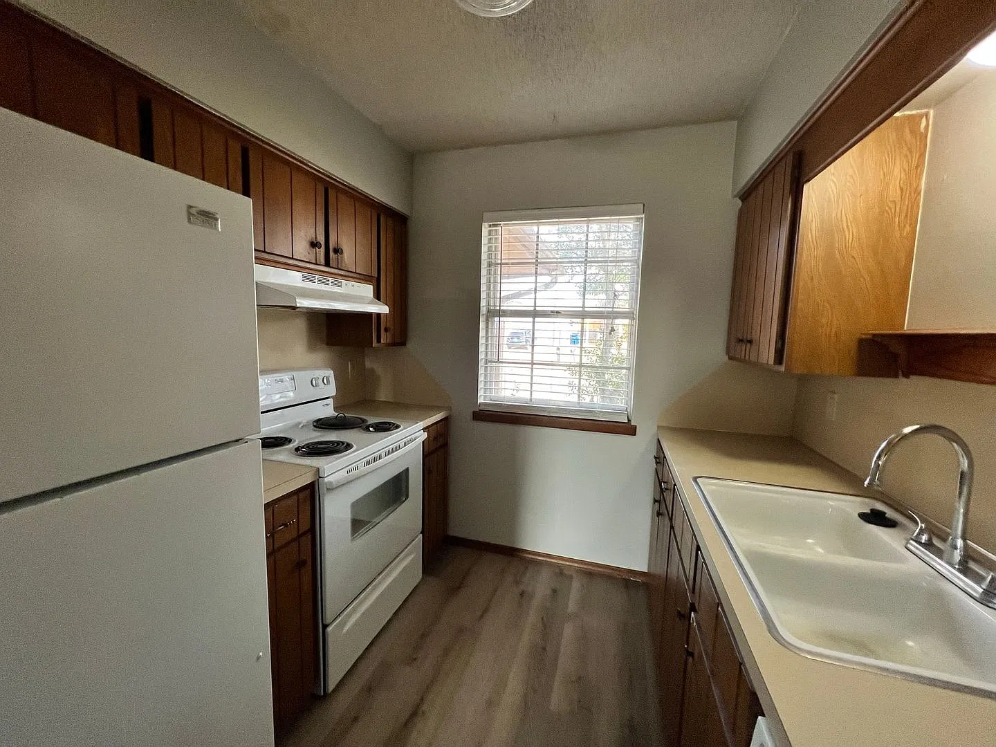 86.1 - 923 E. Knapp Ave — Photo 3