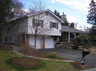 37 Scenic Dr, Poughkeepsie, NY 12603