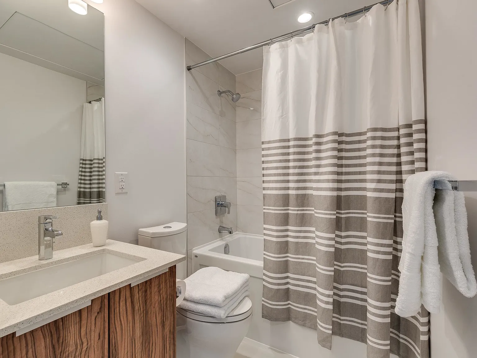 1 bed, 456 sqft, $2,950 — Photo 3