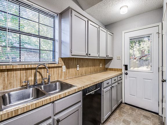 3rd image of 6038 Paradise Dr