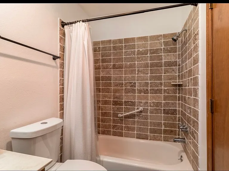 1556 Avenida De Las Americas — Photo 7