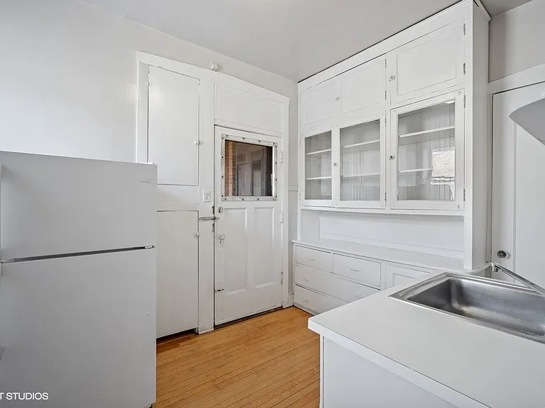 1025 Dempster St — Photo 7