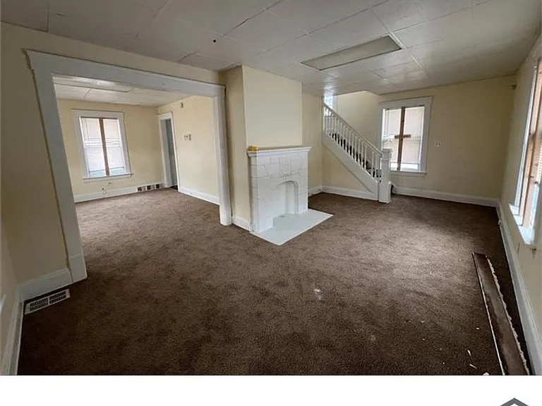 1318 E 188th St — Photo 2