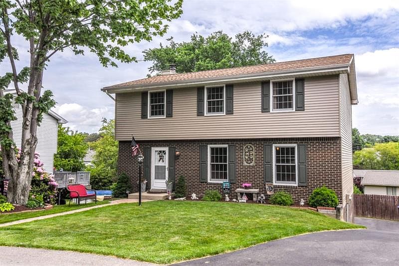 1st image of 108 Emerald Ct