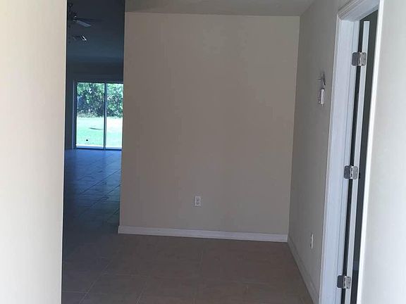 3rd image of 924/926 SE 13th St