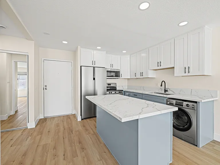 8034 Linda Vista Rd #2G — Photo 3