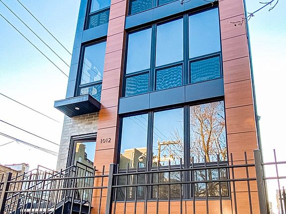 2nd image of 1012 N Paulina St APT 1