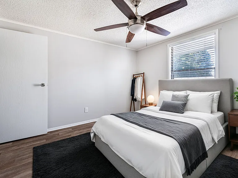 Canyon and Knox Landing Apartments — Photo 8