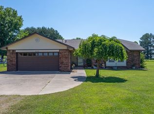 2208 N Davis St, Lavaca, AR 72941