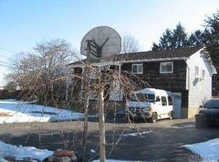 25 Dolly Dr, Commack, NY 11725