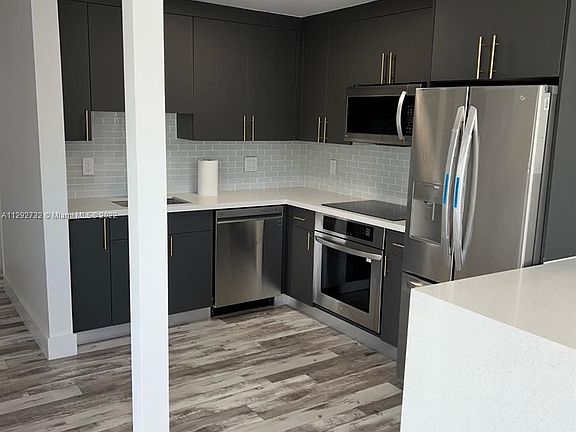 3rd image of 3755 NE 167th St APT 31