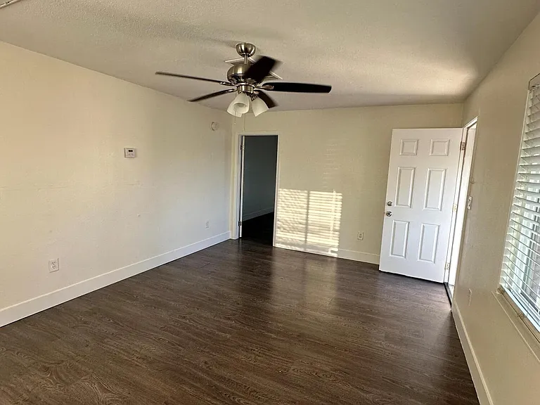 2234 W Medlock Dr #3 — Photo 2