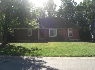 1017 SW 23rd St, Blue Springs, MO 64015