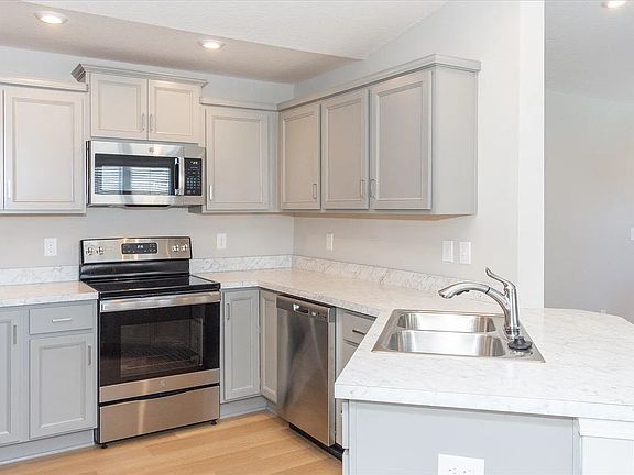 3rd image of 7600 Woodhaven Ct