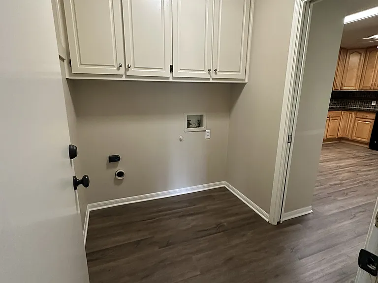 2211 Stagecoach Trl — Photo 15
