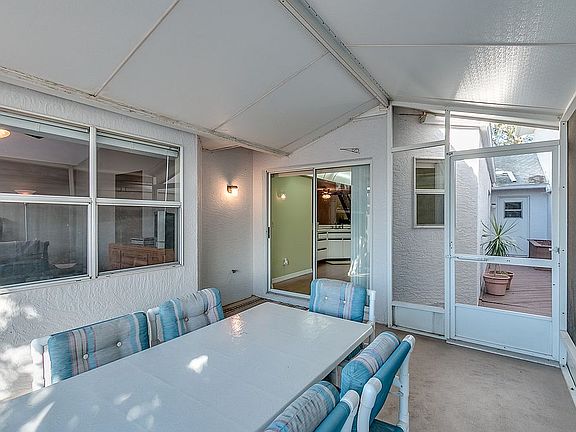 4th image of 1008 Villa Dr