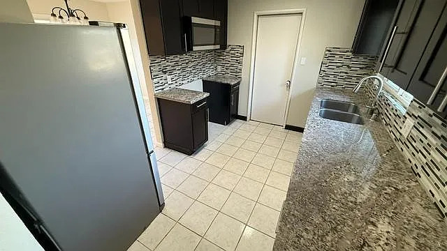 3 bed, 1320 sqft, $2,100 — Photo 4