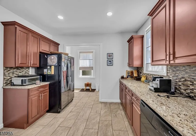 10 Vermont St — Photo 11