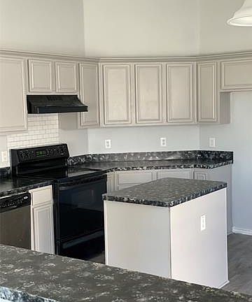 3rd image of 703 Keessee Dr