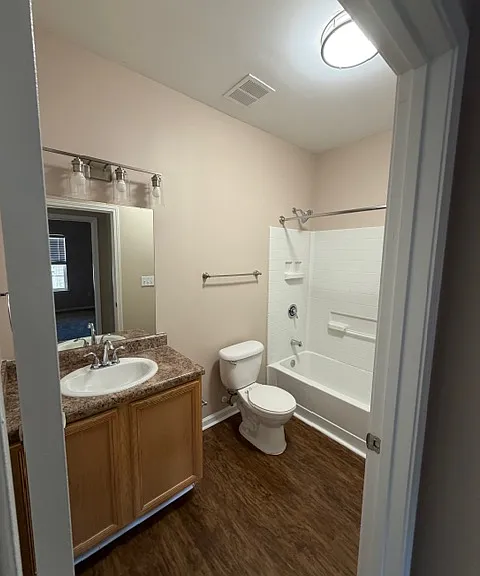 Pinnacle Pointe Apartments — Photo 37