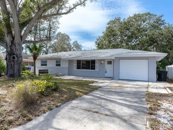 686 Manor Dr W, Dunedin, FL 34698