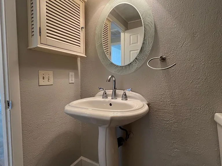 2443 Duke Ln — Photo 18