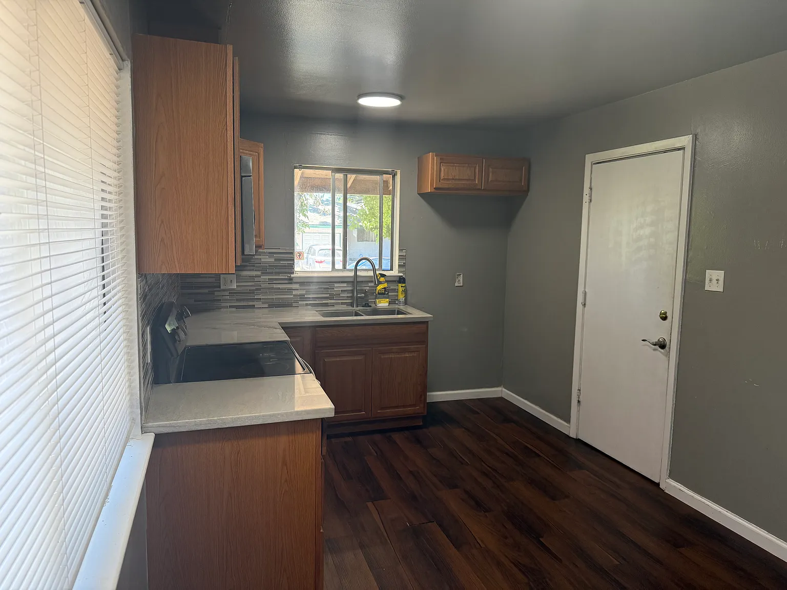 2 bed, 925 sqft, $2,200 — Photo 2