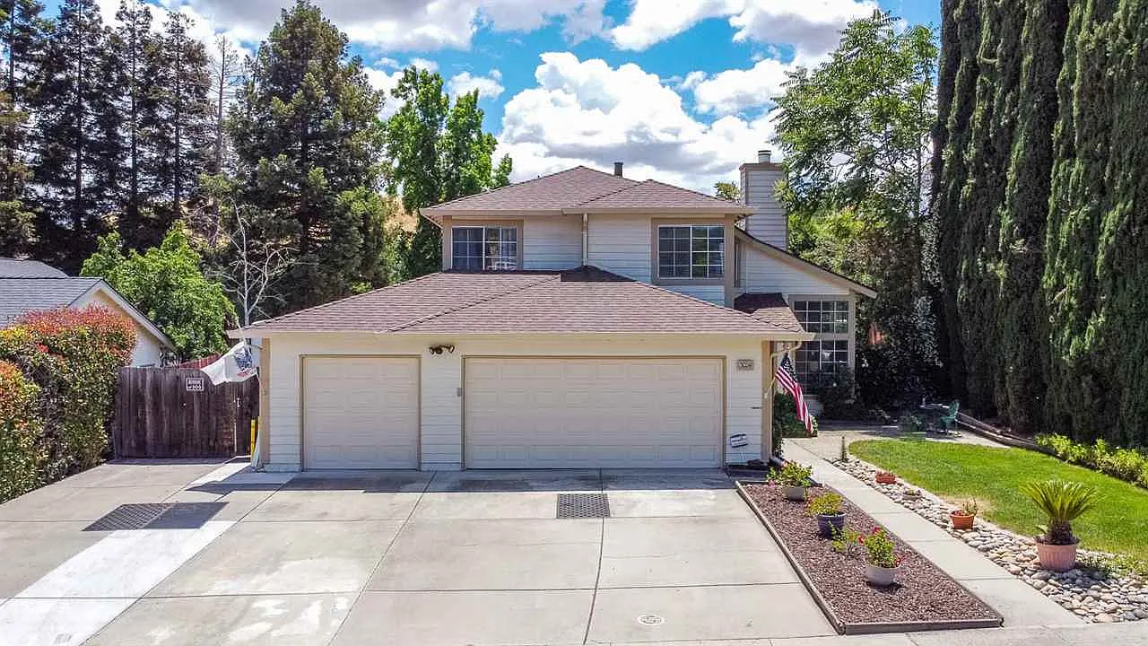 3024 Sunflower Dr photo 1